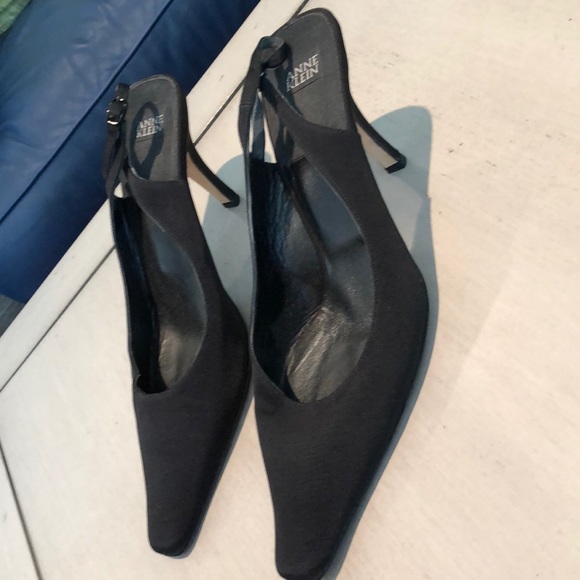 “Anne Klein” High Heel Dress Shoes. - Picture 2 of 3